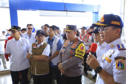 Kapolri Tinjau Terminal Pulo Gebang, Perintahkan Petugas Persiapkan Skema Rekayasa Lalu Lintas