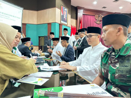 Tunaikan Rukun Islam, Bupati dan Wabup Serahkan Zakat ke Baznas Kabupaten Bogor