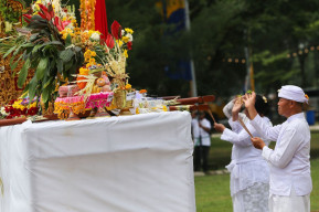 Upacara Melasti di Kenjeran, Pemkot Surabaya Ajak Pererat Persaudaraan dan Toleransi