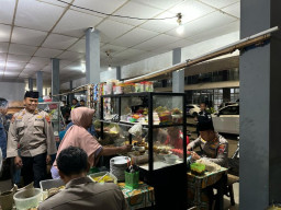 Makan Sahur Bersama Masyarakat di Terminal, Kapolresta Sampaikan Pesan Kamtibmas