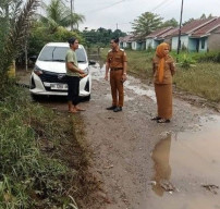 Camat Talang Kelapa Bersama Ketua TP. PKK Tinjau Kawasan Banjir di Perumahan AlGhony