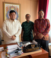 PT. Semen Baturaja Lirik Banyuasin Bangun Pabrik Bata interlock Modern