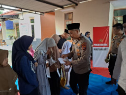 Polsek Anyer Gelar Anjangsana, Santunan Anak Yatim, dan Bagi-bagi Takjil di Bulan Ramadhan