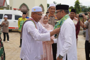 Safari Ramadan di Kelumpang Hilir, Wabup Kotabaru Serahkan Beragam Bantuan untuk Warga