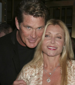 Pemeran Serial Baywatch Meninggal, Diduga Tembak Kepala Sendiri