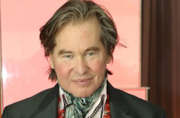 Pemeran Batman, Val Kilmer Meninggal di Usia 65 Tahun Akibat Pneumonia