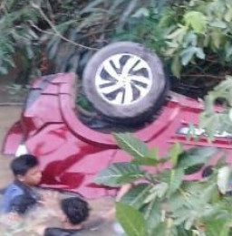Ngebut, Toyota Rush Terjun ke Sungai, Dua Penumpang Tewas