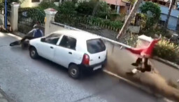 Kendarai Mobil, Kakek Tua Sengaja Tabrak Tetangga Sendiri