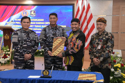 Pemkab Sumenep Serahkan Aset Tanah untuk Pembangunan Pangkalan TNI AL Madura
