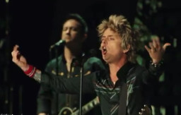 Konser di Coachella 2025, Green Day Tegas Bela dan Dukung Palestina