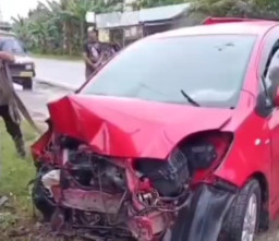 Dua Kecelakaan Kejutkan Warga, Pelajar Terluka dan Mobil Ringsek di Jalan Poros