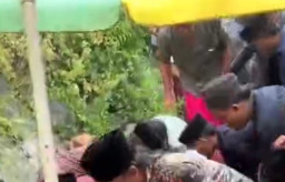 Empat Tamu Tertimbun Tanah Longsor saat Hadiri Hajatan Pernikahan di Bangkalan