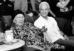 Ganjar Pranowo pun Berduka Atas Wafatnya Bunda Iffet