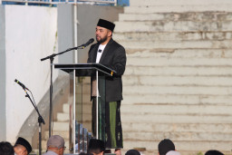 Wakil Walikota Batu Sholat Idul Fitri di Stadion Brantas, Tekankan Optimisme pasca Ramadhan