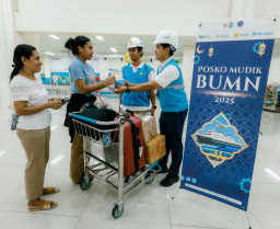 Kisah Petugas PLN Siaga Layani Masyarakat di Posko Mudik BUMN