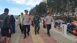 Puncak Padat, Polantas Polres Bogor Kawal Perempuan Mau Melahirkan