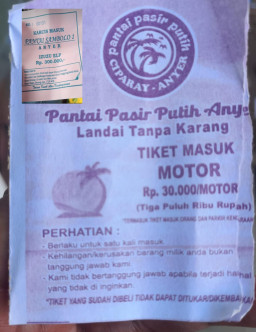 Heboh, Karcis dan Retribusi di Pantai Anyer Mencapai Rp 300 Ribu