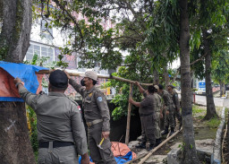 Satpol-PP Ponorogo Tertibkan Rombong PKL, Perpek 5: Kami Dukung
