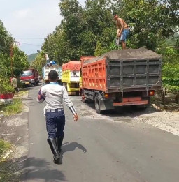 Bikin Rusak Jalan, Puluhan Truk Tambang di Ponorogo Terjaring Razia