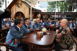 Wali Kota Wahyu Hidayat Silaturahmi ke Abah Anton, Siap Kolaborasi untuk Memajukan Kota Malang