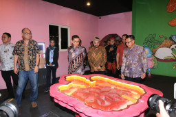 Fadly Zon Apresiasi Ribuan Koleksi Artefak Nusantara di Museum Heritage Jatim Park 1