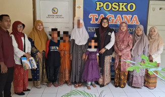 Ibu dan Anak Warga Lamongan Terlantar di Surabaya