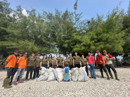 Hari Bumi 2025: Peau Jeune Beaute Tanam Pohon dan Ajak Bersih-Bersih Pantai