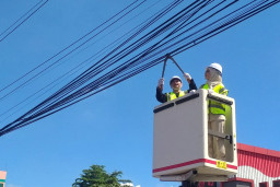 Bikin Sumpek Mata, Pemkot Depok Tertibkan Kabel Fiber Optik di 7 Lokasi