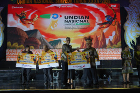 Nasabah Bank Jatim Dapat Hadiah Utama Simpeda Rp 500 Juta