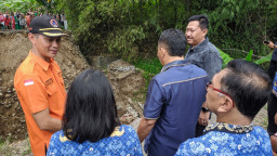 Tinjau Jembatan Putus, Ketua DPRD Ponorogo Desak Pemkab Bangun Jembatan Darurat
