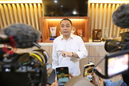 Wali Kota Eri Tegaskan Larangan Penahanan Ijazah Karyawan, Siap Dampingi Korban ke Jalur Hukum