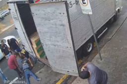 Pemotor Tewas Tabrak Truk Parkir