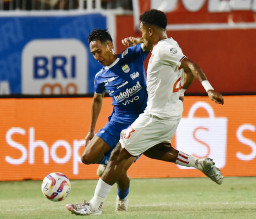 Dikalahkan Malut United, Pesta Juara Persib Bandung Tertunda