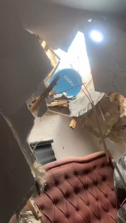 Asyik Tidur, Wanita Ini Meninggal Tertimpa Tangki Air