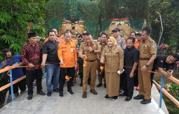 Roboh Diterjang Banjir, Bupati Ponorogo Bangun Jembatan Desa