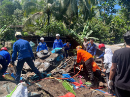 Truk Salip Angkot, 11 Orang Tewas Tertimpa Truk di Purworejo