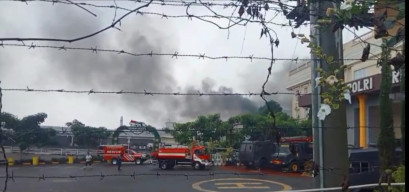 Si Jago Merah Mengamuk Hanguskan Area London di Museum Angkut