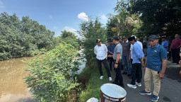 Perbaikan Tangkis Sungai Longsor di Balongbendo Langsung Diatensi Bupati Subandi