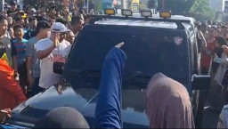 Mobil Terobos Area CFD Depok Bikin Warga Naik Pitam, Penjagaan Longgar?