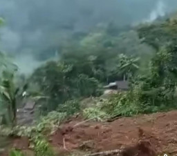 Trenggalek Diterjang Longsor, Enam Orang Tertimbun