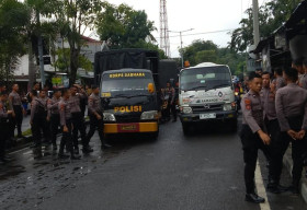 Truk Berisi Polisi Alami Kecelakaan Beruntun di Gunungsari, Sopir Terluka