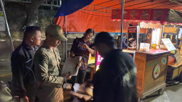 Penertiban PKL di Jalan Pattimura Kota Kediri, Diwarnai Penolakan hingga Buang Barang ke Jalan