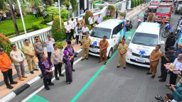 Wali Kota Kediri Serahkan Mobil Pelayanan Masyarakat Pada Kelurahan