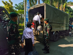 90 Pelajar Depok Diberangkatkan ke Barak Militer, Orang Tua Lepas dengan Penuh Haru