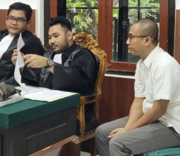Dominikus Dian Djatmiko Terdakwa Miras Ilegal  Diingatkan Hakim karena Lindungi Pelaku Lain