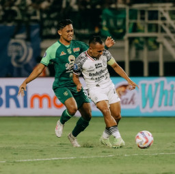 Di Hadapan Ribuan Bonek, Persebaya Dihajar Bali United 1-3 di Laga Terakhir Liga 1 2024/2025