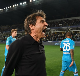 Tangan Ajaib Antonio Conte Bawa Napoli Juara Liga Italia Serie A
