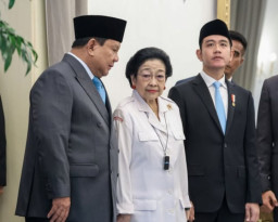 Megawati Diapit Prabowo dan Gibran, Bahas Apa?