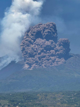 Gunung Etna Meletus, Ledakan Dahsyat Terjadi