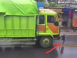 Anak Usia 4 Tahun Meninggal Terlindas Truk di Parepare